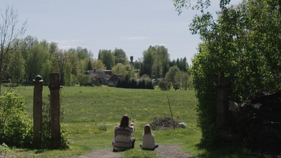 Caur bērna acīm. Latvijas kods. 