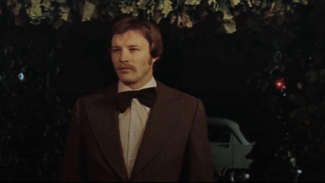 Zem apgāztā mēness