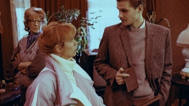 Fotogrāfija ar sievieti un mežakuili (1987)